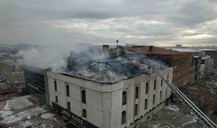 Başkentte mobilyacılar sitesinde korkutan yangın: 2 dükkan hasar gördü