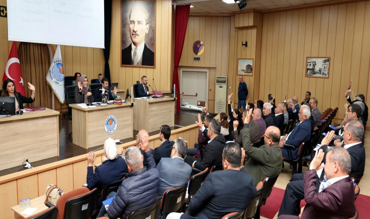 Akdeniz Belediyesi, yeni dönem ilk meclis toplantısını gerçekleştirdi