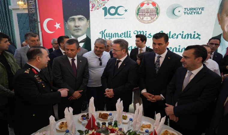 CHP Genel Başkanı Özel Manisa'da bayramlaşma törenine katıldı 