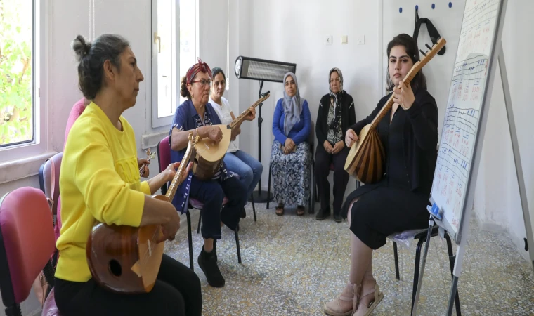 Mersin’de kadınlara bağlama kursu