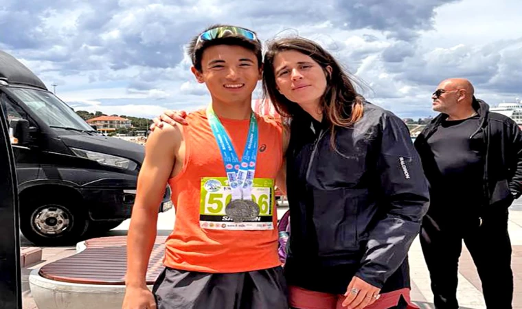 Çeşmeli sporcudan Salomon Çeşme Yarı Maratonu'nda büyük başarı
