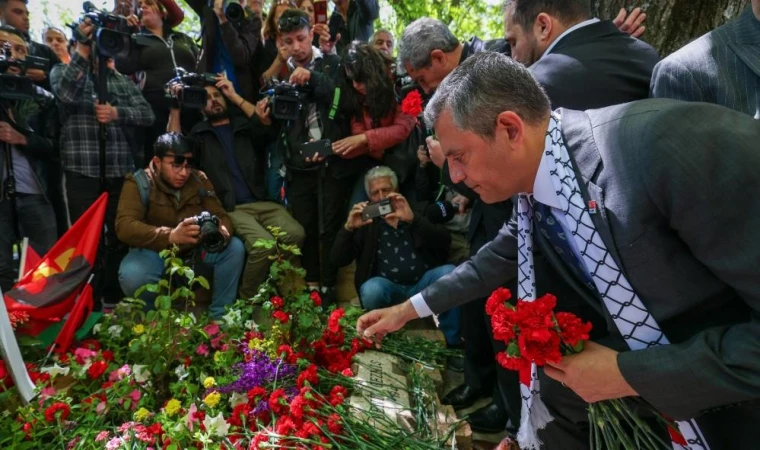 CHP Genel Başkanı Özgür Özel, Deniz Gezmiş ve arkadaşlarını mezarı başında andı