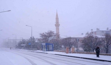 Erzurum’da kış geri döndü, 196 köy yolu kapalı