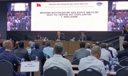 Mersin Büyükşehir Belediyesi Meclisi’nde Türk Bayrağı tartışması