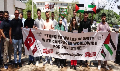 MEÜ'de bir grup öğrenci, İsrail'in Gazze'ye yönelik saldırılarını protesto etti