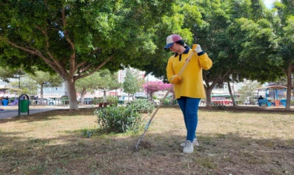 Tarsus Belediyesi, şehrin parklarına yönelik yenileme ve bakım çalışmalarını sürdürüyor
